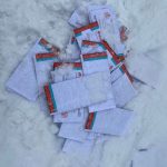 Facturi aruncate în zăpadă! Reacția E.ON – Recomandări pentru cei care le așteptau prin poștă